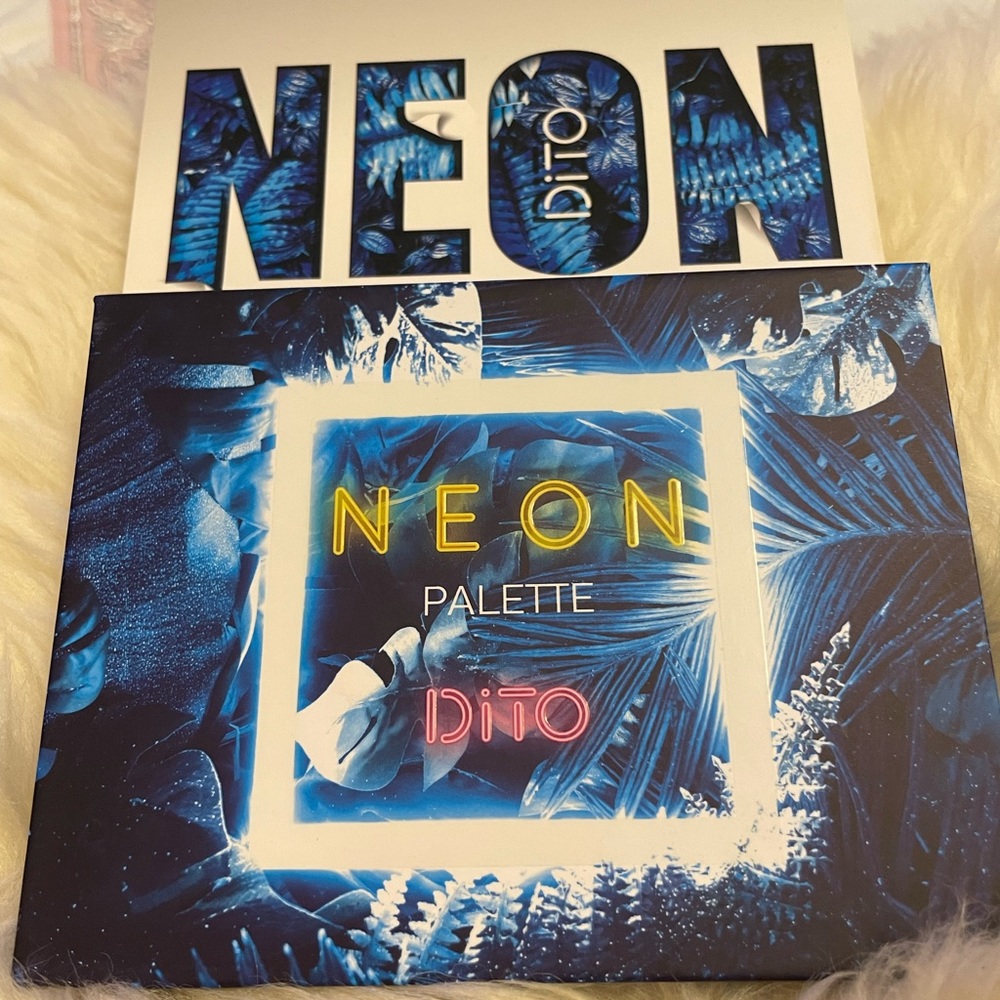 NEON EYESHADOW PALETTE